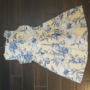 Blue and yellow dress with pockets!